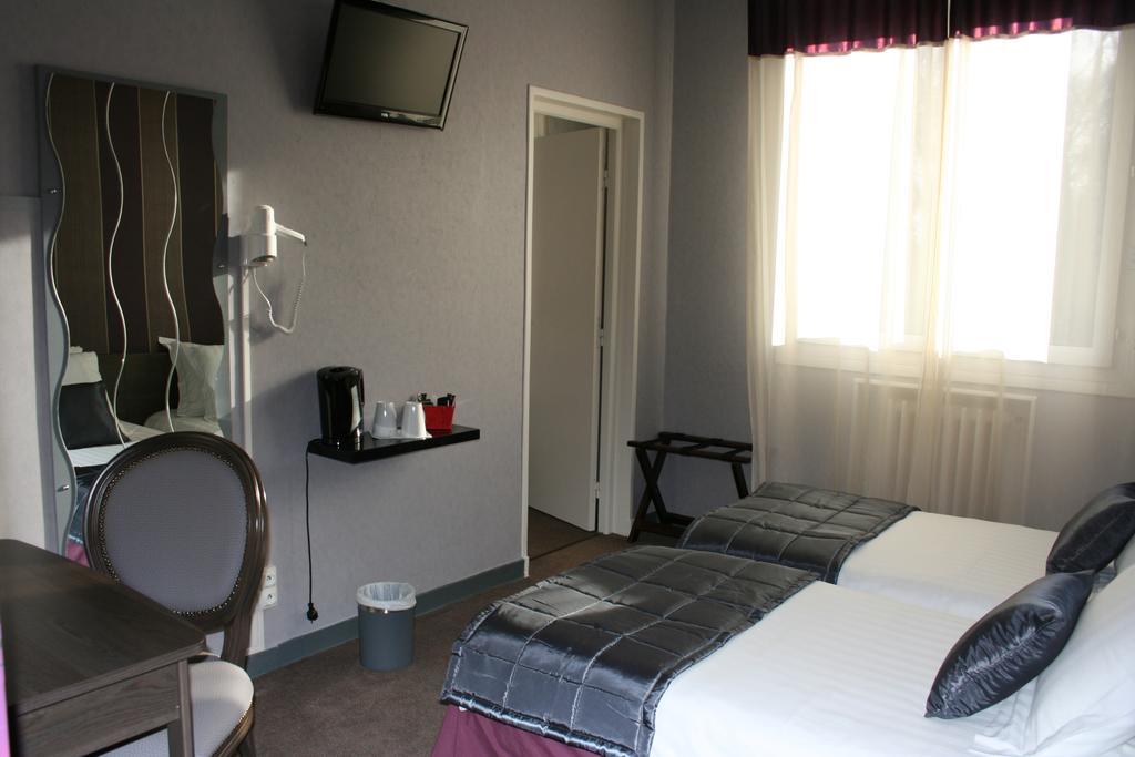 Hostellerie De La Quenoeuille Hotel
